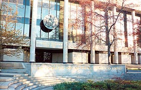 [photo, Robert C. Murphy Courts of Appeal Building, 361 Rowe Blvd., Annapolis, Maryland]